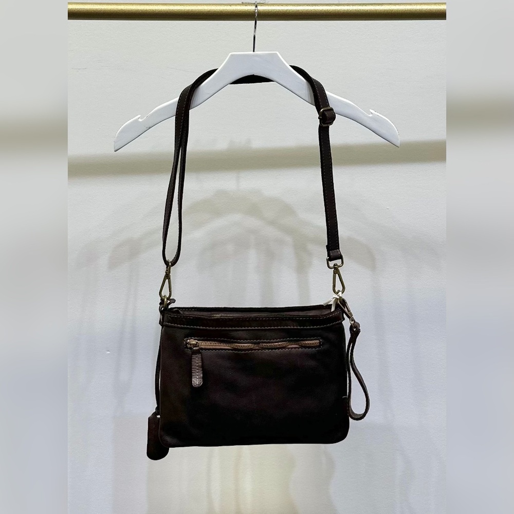 (L326-CHO) DISTRESSED ADJUSTABLE CROSSBODY/SHOULDER BAG